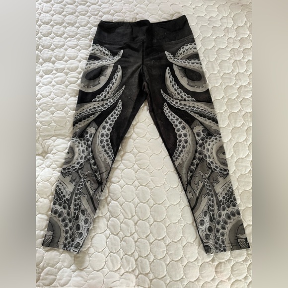 Eagle Rock Werkshop Octopus Cropped Leggings - Picture 1 of 8
